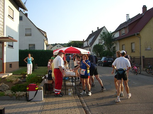 Fidelitas Nachtlauf 2006 - Drinkpause in Jhlingen