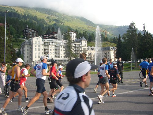 Einmal um den Brunnen und dann wieder kehrt Marsch