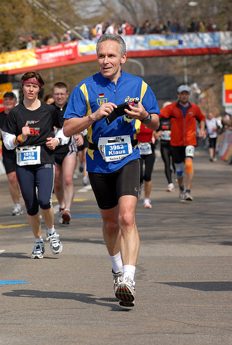 Klaus Eppele kurz vor dem Ziel  beim 5. Zrich Marathon