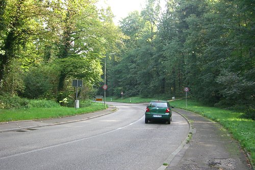 Über die Straße des Roten Kreuzes