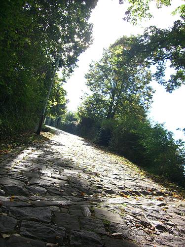 Jetzt beginnt das Kopfsteinpflaster von Paris-Roubaix