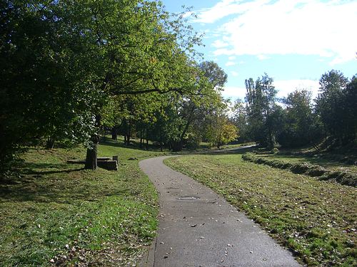 Durch einen kleinen Park kommt man nach Palmbach