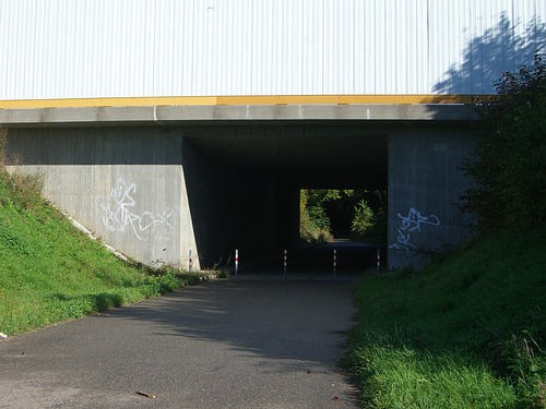 Unter der A8 hindurch nach Hohenwettersbach