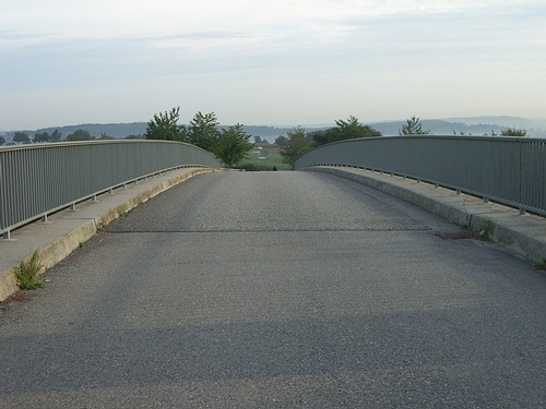 Fußgängerbrücke über die A8 beim PI