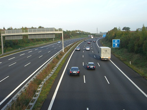 Die A8 vor dem Parkplatz Birkenwälde